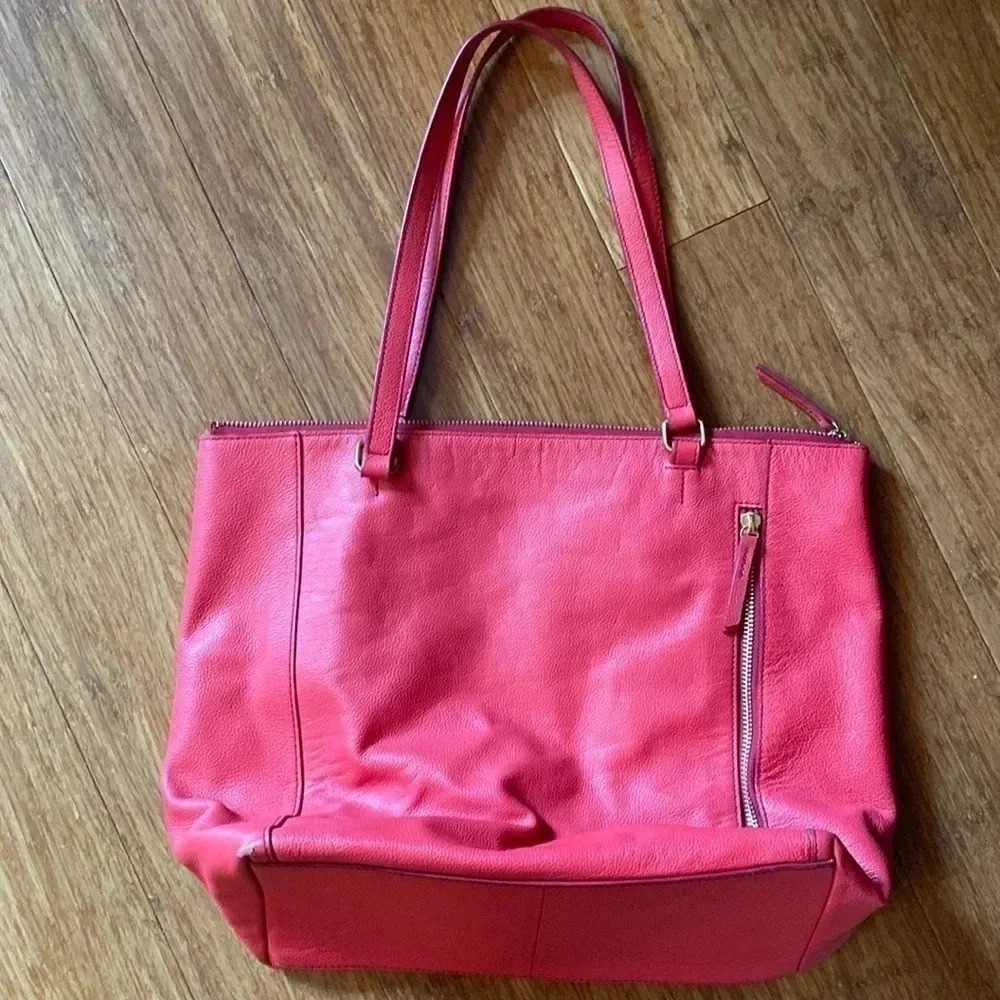Fossil red leather tote bag - gold hardware - great condtion